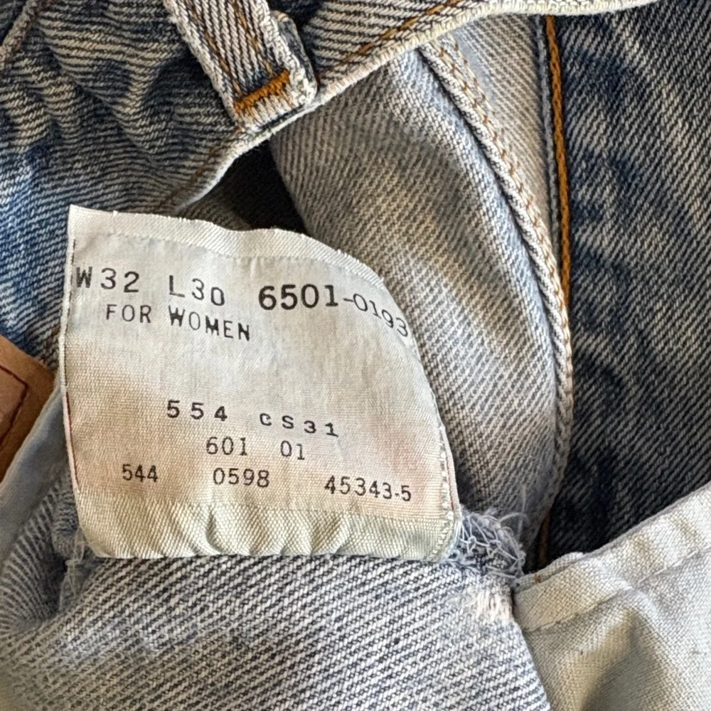 VINTAGE LEVI’S 501 Jean Shorts - Picture 6 of 9